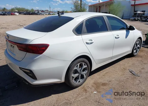 2021 Kia Forte Lxs z USA, uszkodzony, nr VIN 3KPF24AD9ME277580